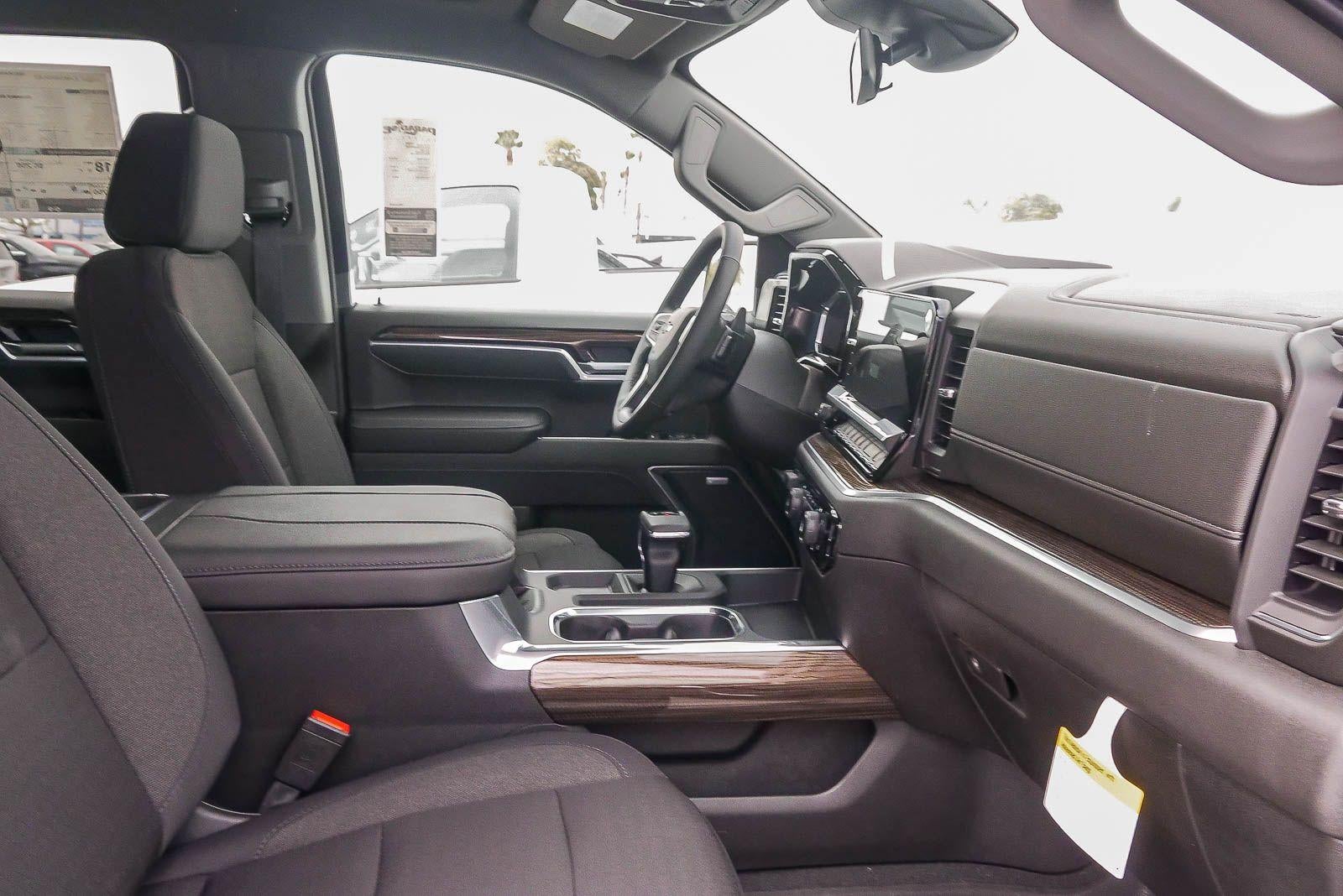2026 Chevrolet Silverado 1500 Crew Cab Short Box 2-Wheel Drive RST