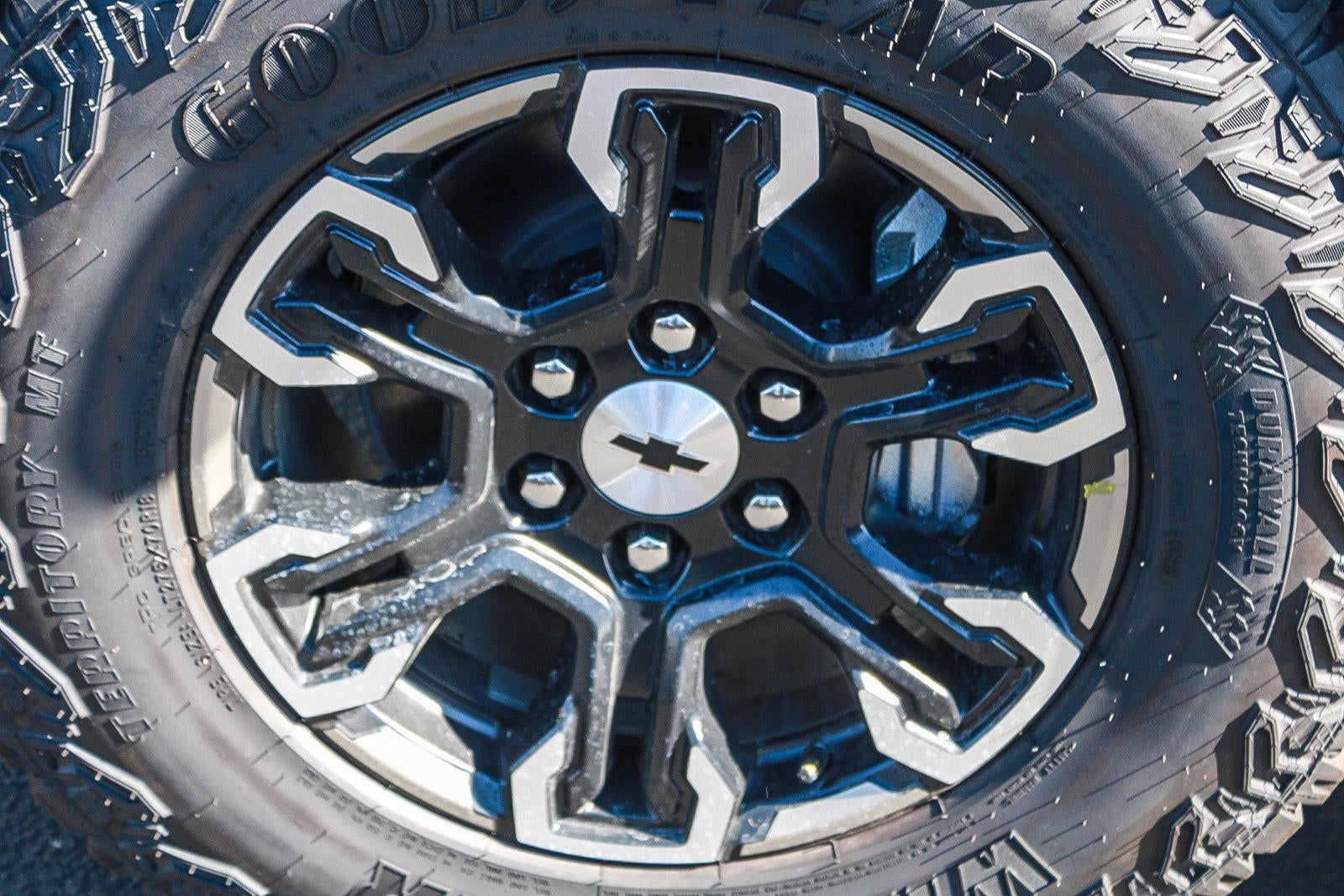 2026 Chevrolet Silverado 1500 Crew Cab Short Box 4-Wheel Drive ZR2