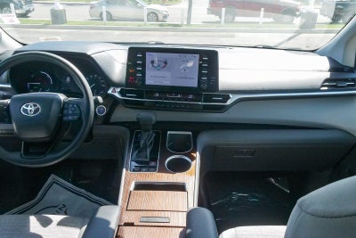 2022 Toyota Sienna LE