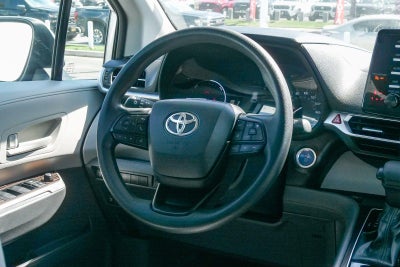 2022 Toyota Sienna LE