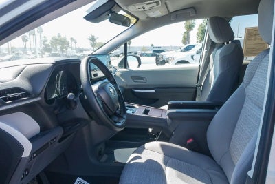 2022 Toyota Sienna LE