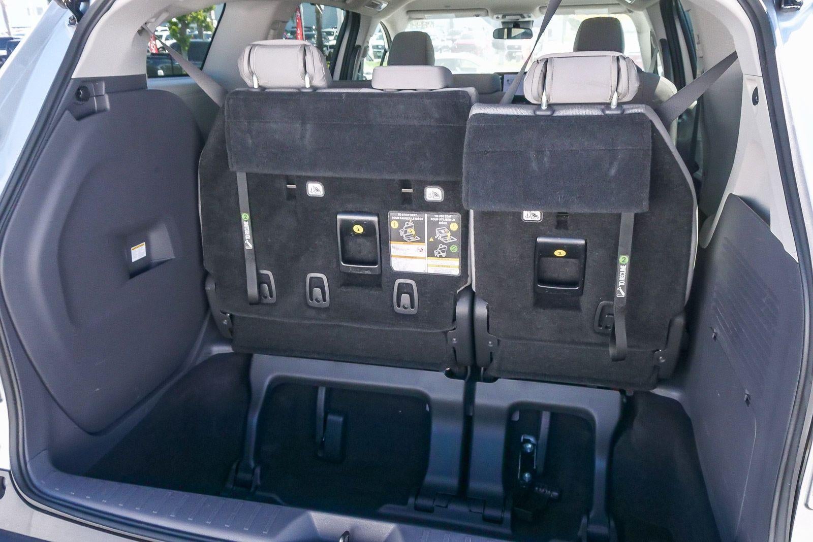 2022 Toyota Sienna LE