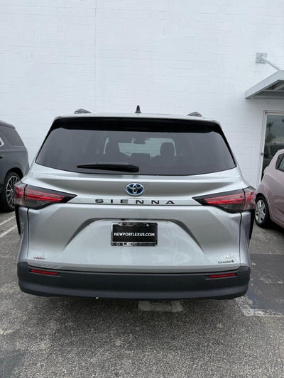 2022 Toyota Sienna LE