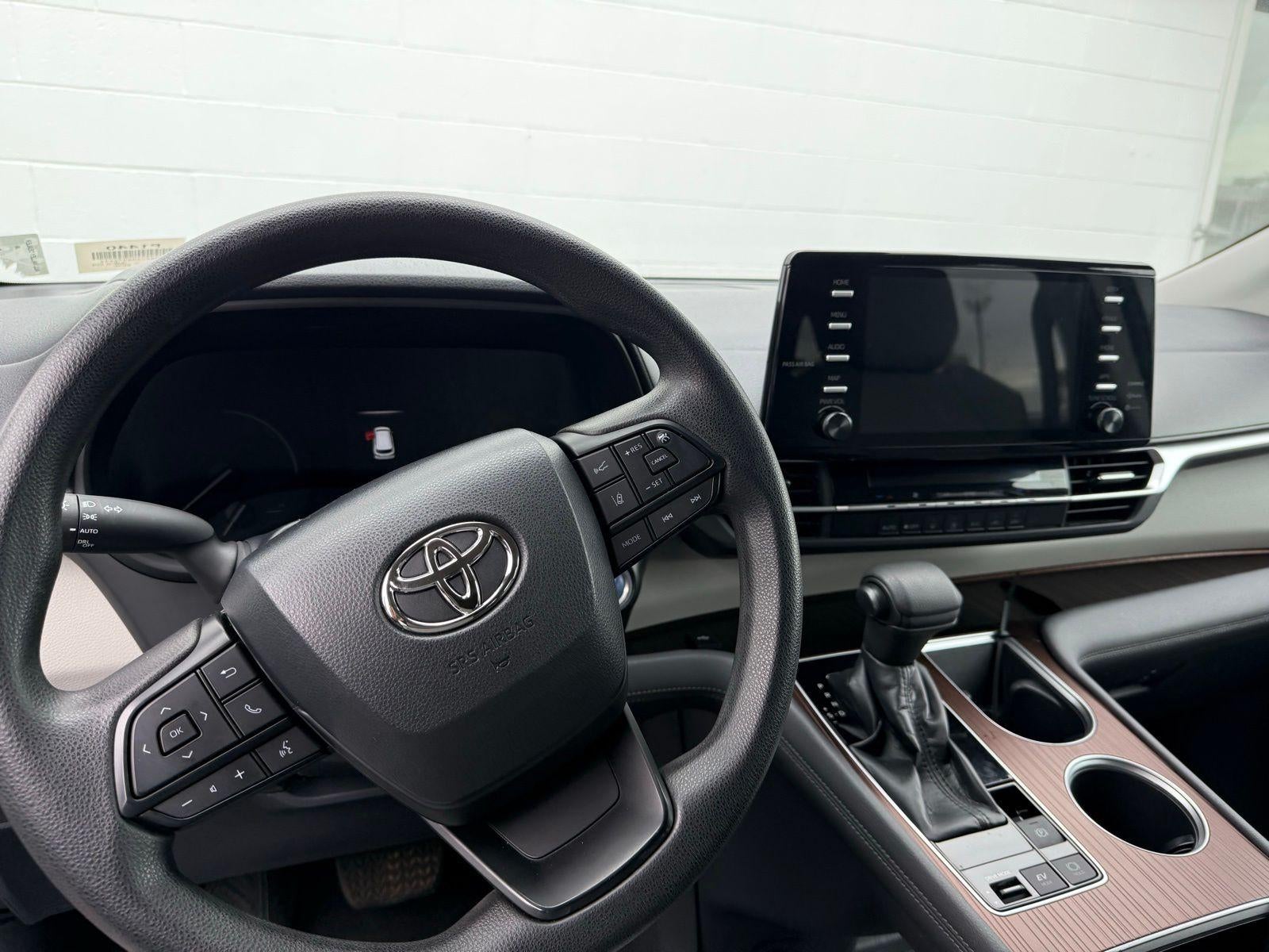 2022 Toyota Sienna LE