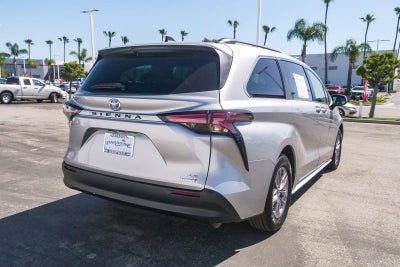 2022 Toyota Sienna LE