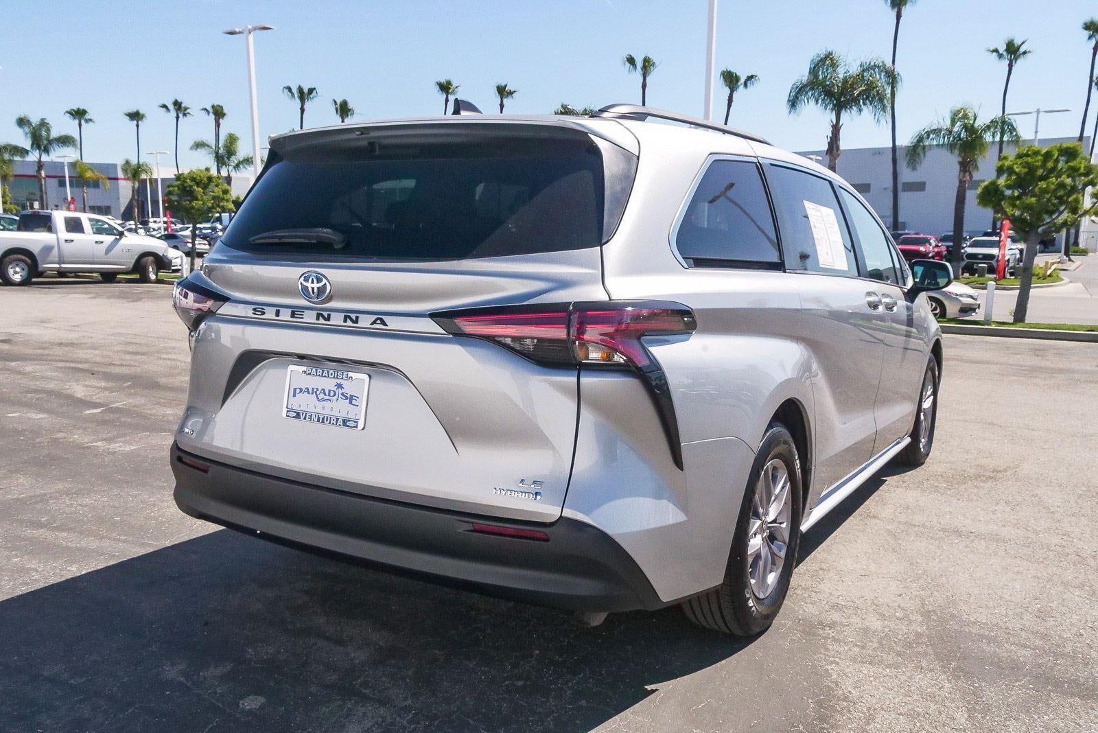 2022 Toyota Sienna LE