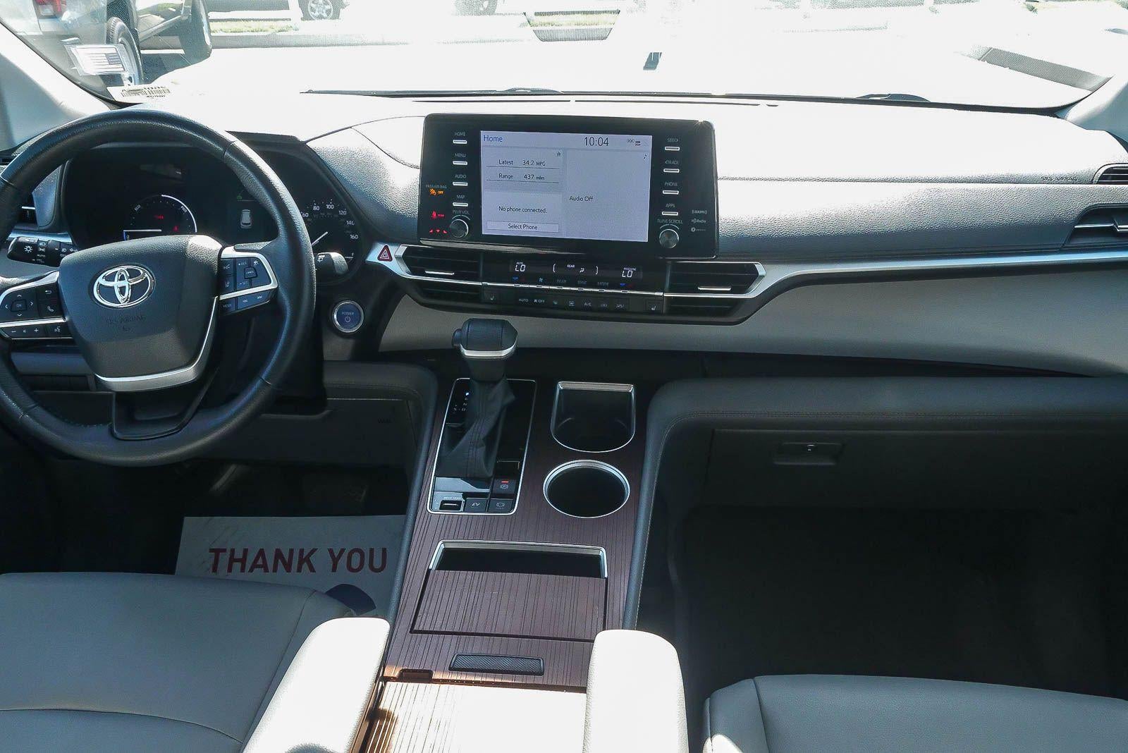 2022 Toyota Sienna XLE