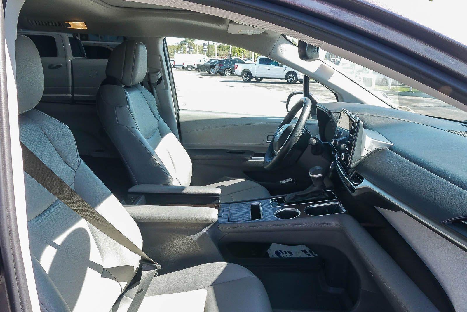 2022 Toyota Sienna XLE