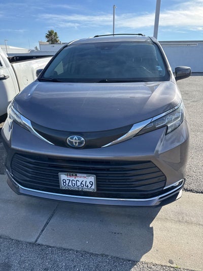 2022 Toyota Sienna XLE