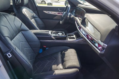 2025 BMW 7 Series 740i