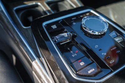 2025 BMW 7 Series 740i