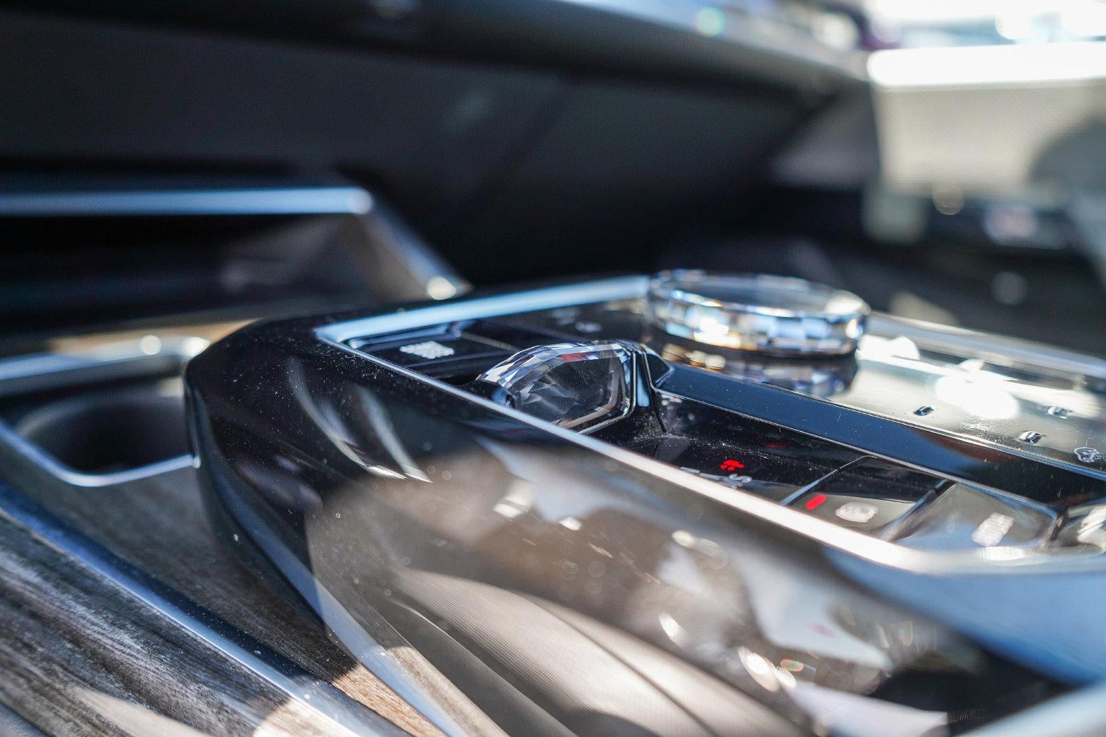 2025 BMW 7 Series 740i