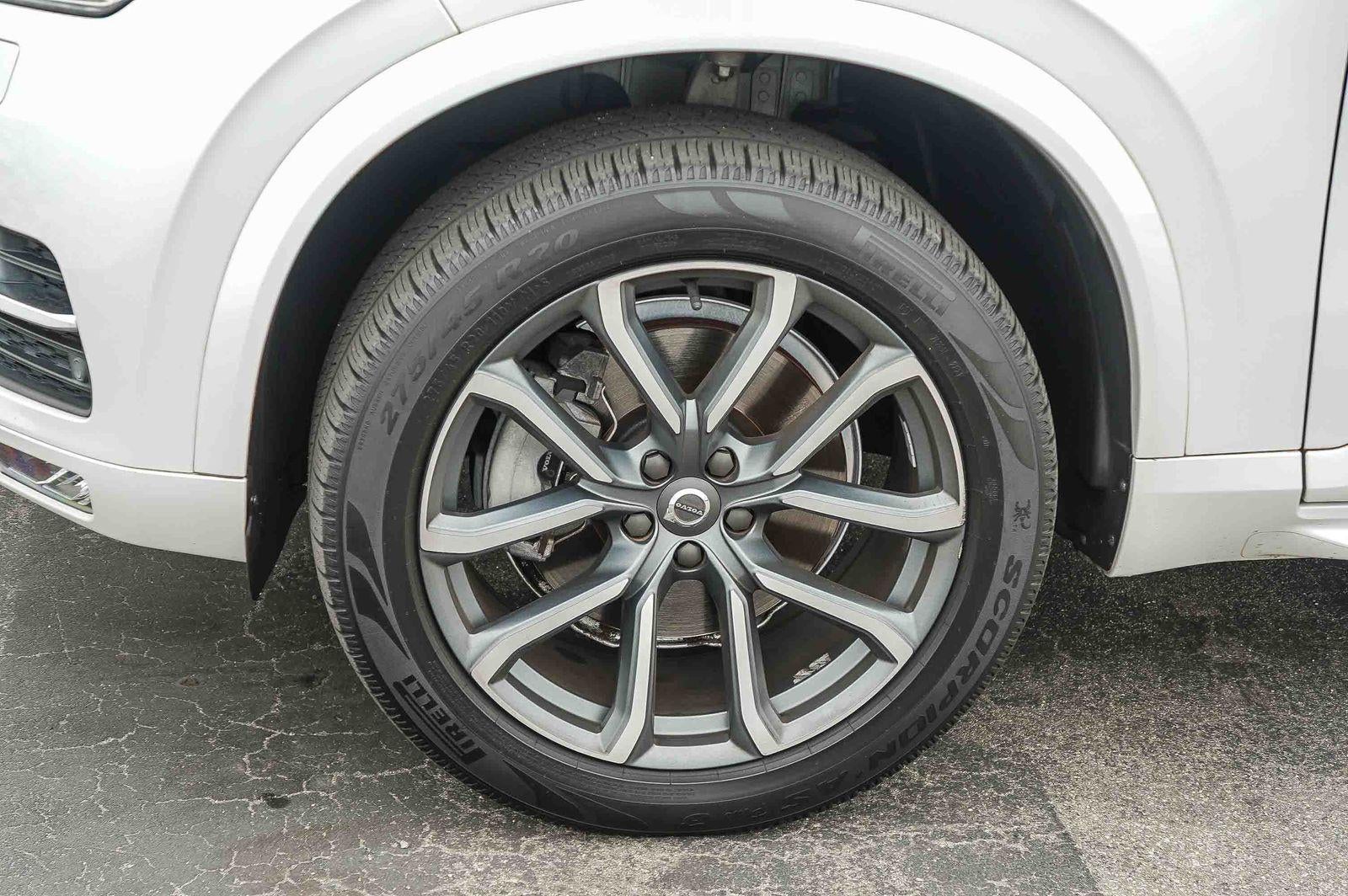 2017 Volvo XC90 Momentum