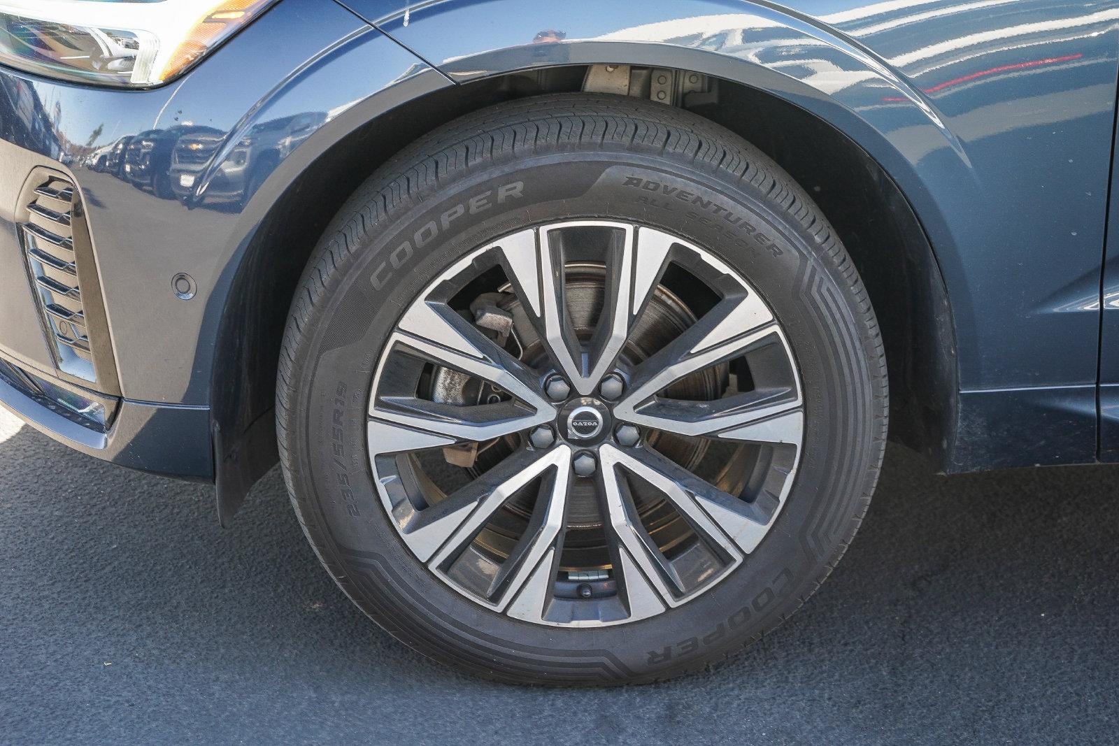 2024 Volvo XC60 Plus Dark Theme