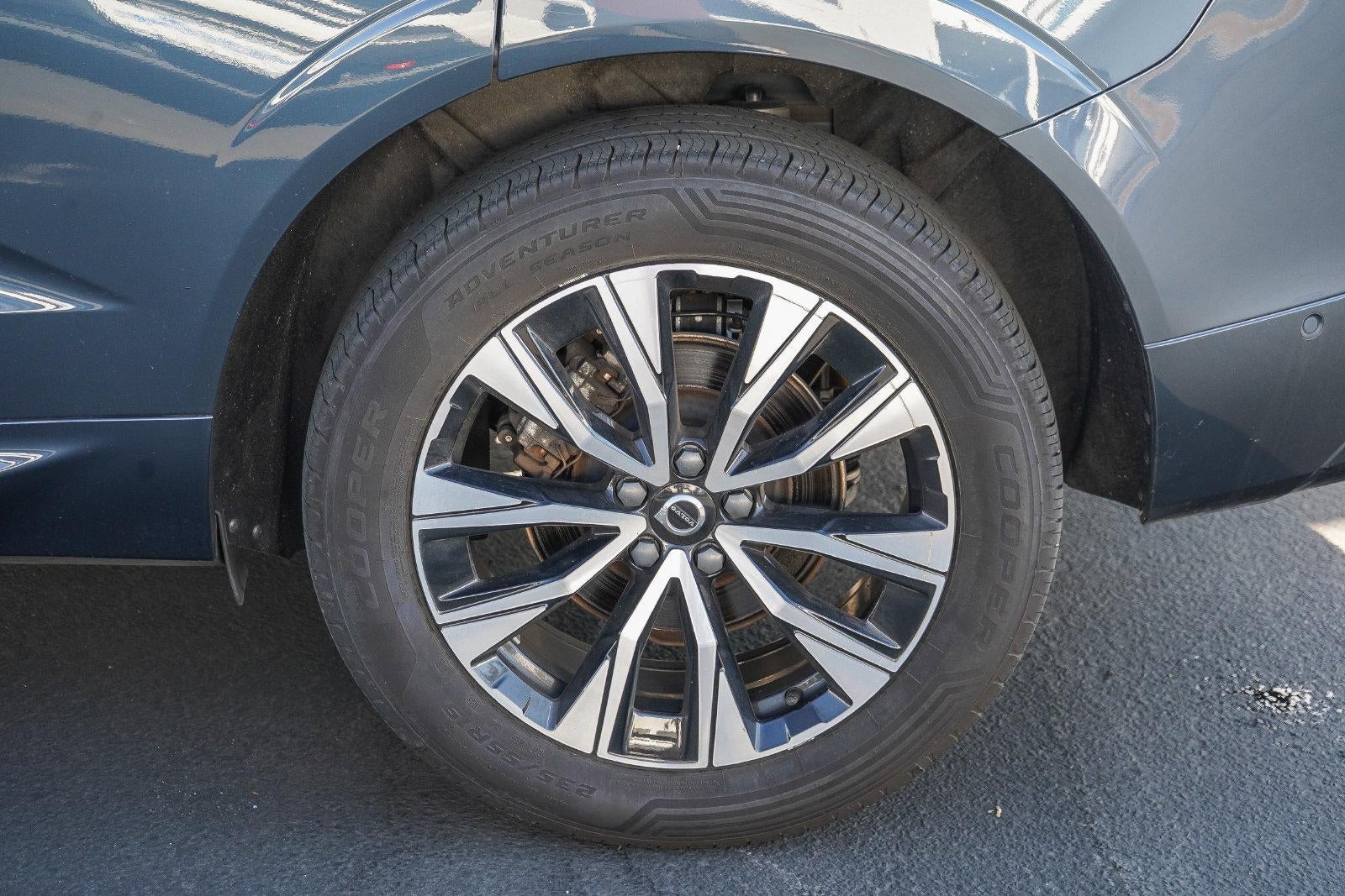2024 Volvo XC60 Plus Dark Theme
