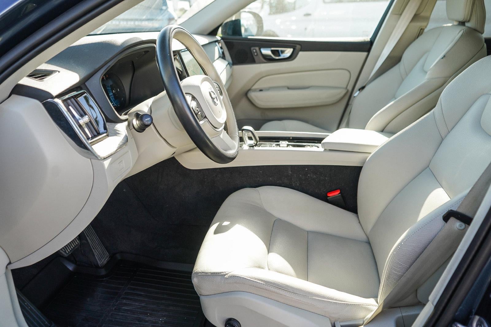 2024 Volvo XC60 Plus Dark Theme