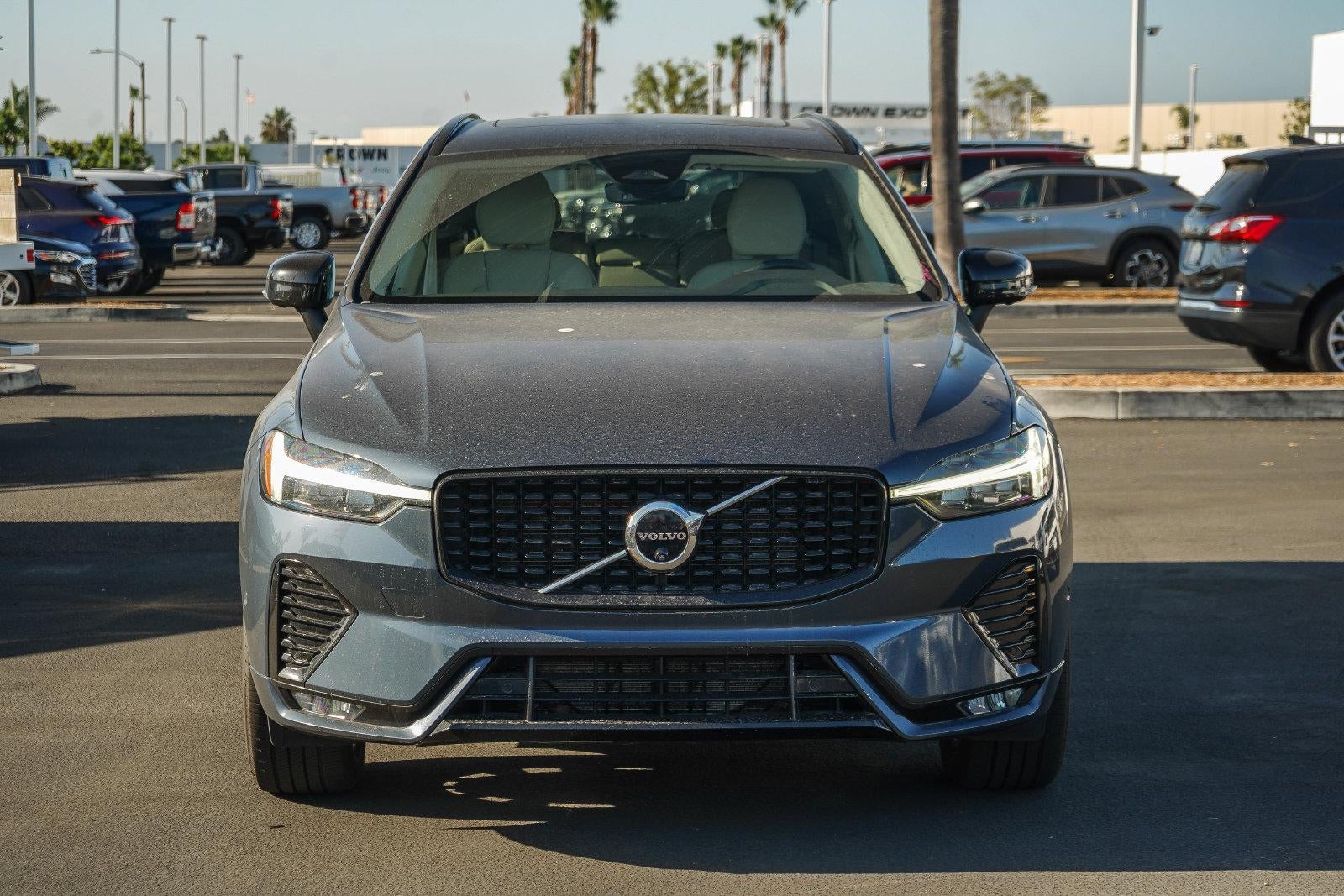 2024 Volvo XC60 Plus Dark Theme