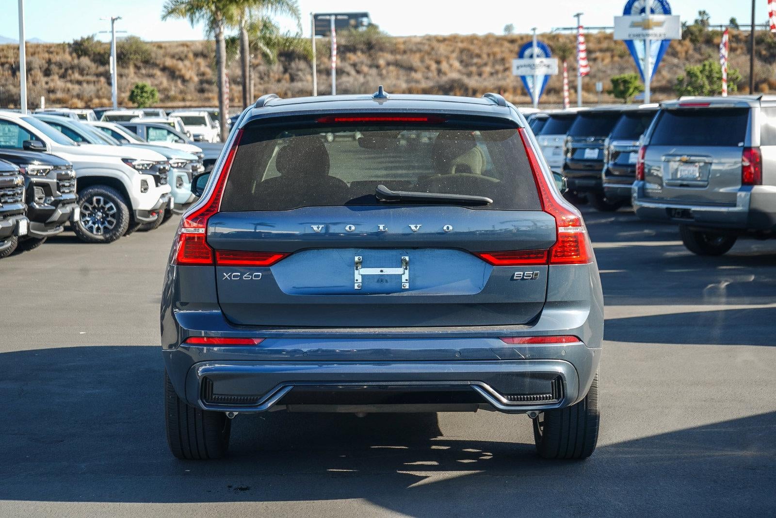 2024 Volvo XC60 Plus Dark Theme