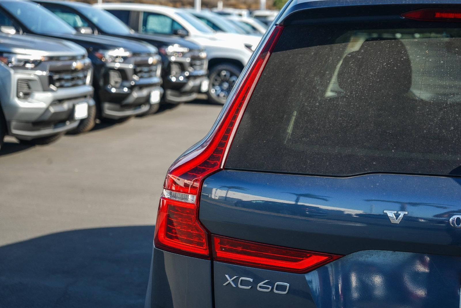 2024 Volvo XC60 Plus Dark Theme